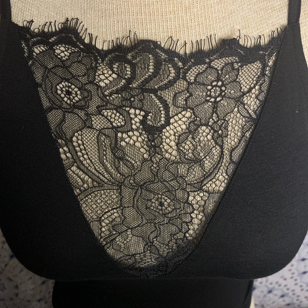 Black top 🖤 - Picture 2 of 5